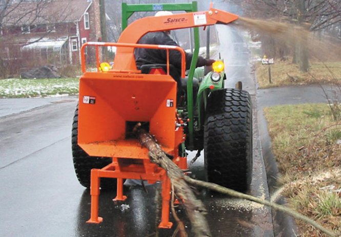 Máy băm cành cây di động